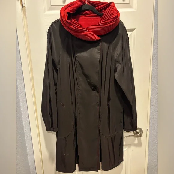 Mycra Pac Black/Red Donatella Reversible Hooded Jacket - Picture 4 of 8